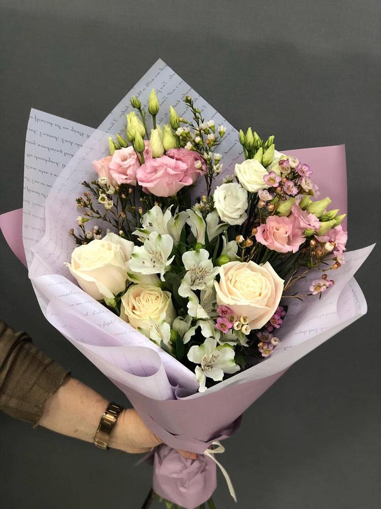 Букет цветов из: Альстромерии, Розы и Лизиантусы в Еманжелинка