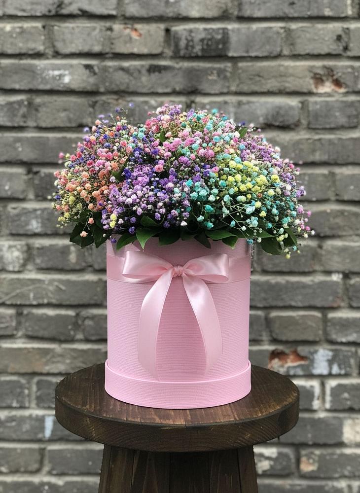 Цветочная композиция из Гипсофила и Розы в шляпной коробке в Еманжелинка