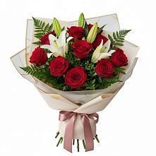 Букет цветов из:  Лилии и Розы в Еманжелинка