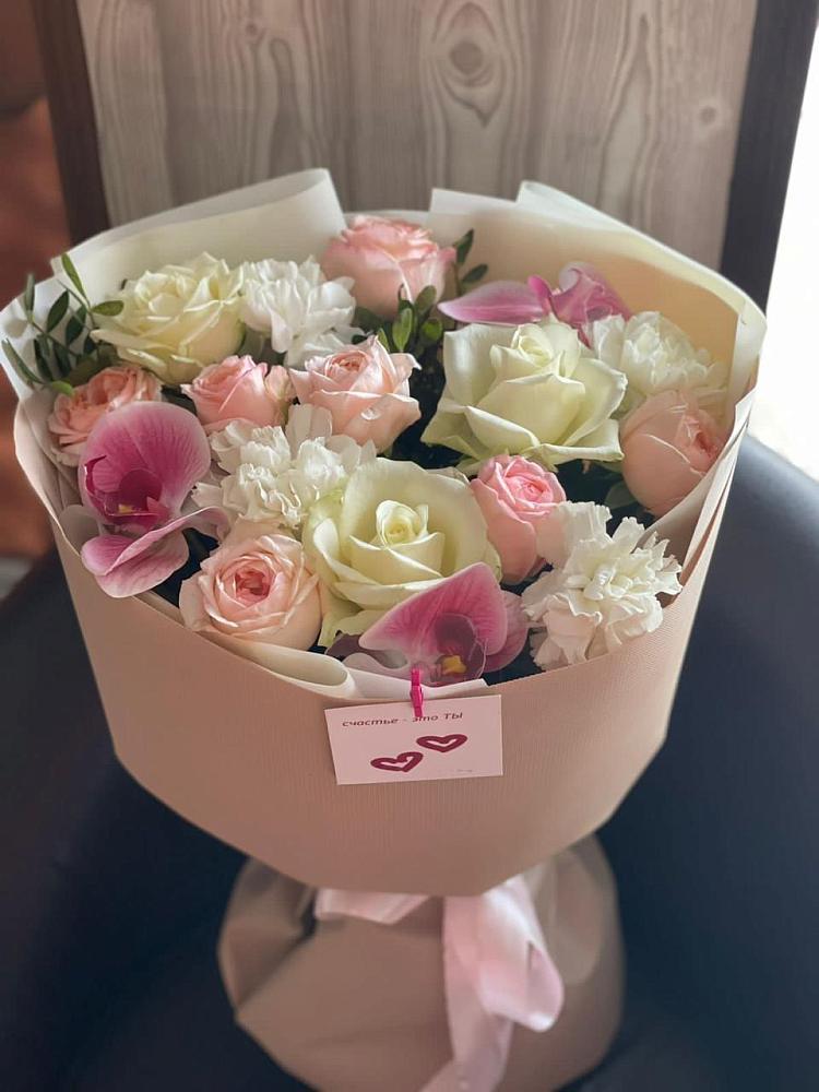 Букет цветов из: Орхидеи, Розы и Гвоздики в Еманжелинка