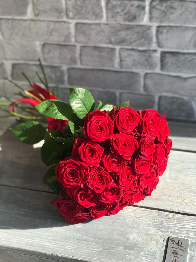 Букет Красные розы Фридом в Еманжелинка