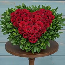 Цветочная композиция из Розы в виде сердца в Еманжелинка