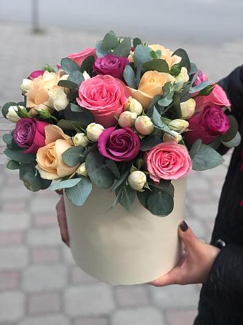 Цветочная композиция из Розы в шляпной коробке в Еманжелинка