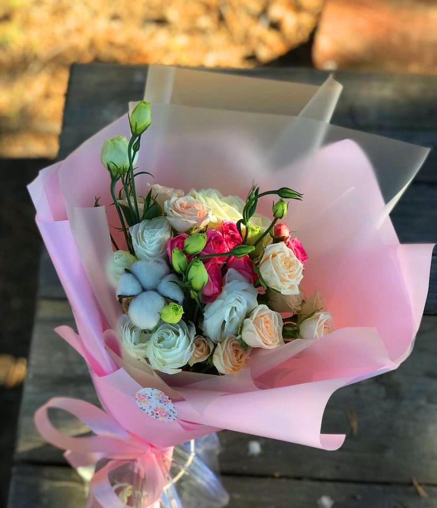 Букет цветов из: Розы и Лизиантусы в Еманжелинка