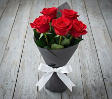 Букет 5 Красных роз Эдлесс Лав в Еманжелинка