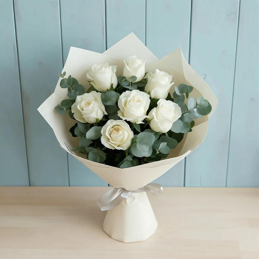 Букет Белые розы в Эвкалипте в Еманжелинка