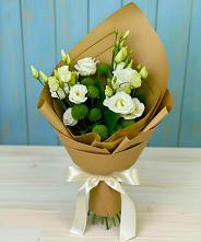 Букет цветов из:  Хризантемы и Лизиантусы в Еманжелинка