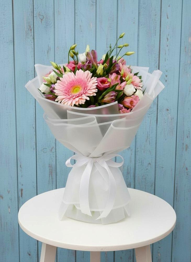 Букет цветов из: Герберы, Альстромерии и Лизиантусы в Еманжелинка