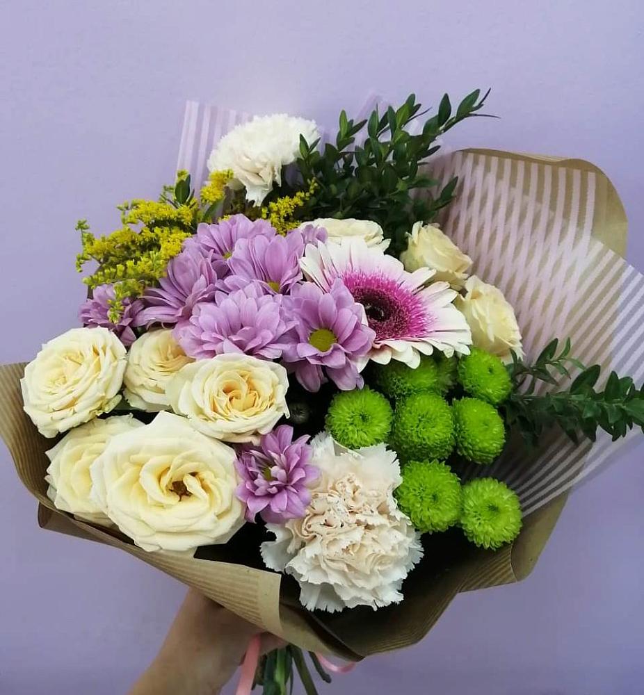 Букет цветов из: Хризантемы, Розы, Гвоздики и Герберы в Еманжелинка