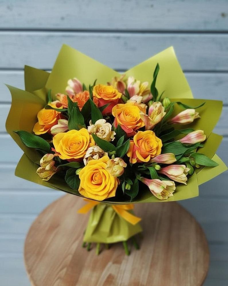 Букет цветов из: Альстромерии и Розы в Еманжелинка