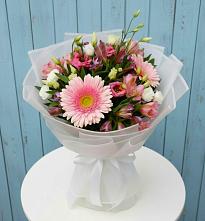 Букет цветов из:  Герберы, Альстромерии и Лизиантусы в Еманжелинка