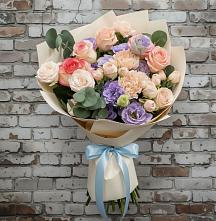 Букет цветов из:  Розы, Лизиантусы и Гвоздики в Еманжелинка