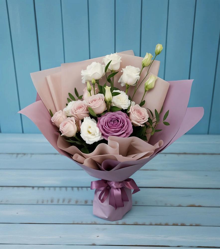 Букет цветов из: Розы и Лизиантусы в Еманжелинка